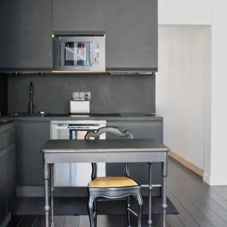 Cosy In A Pleasant Area Apartment *