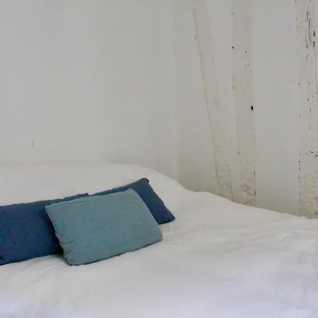Cosy In A Pleasant Area Apartment *